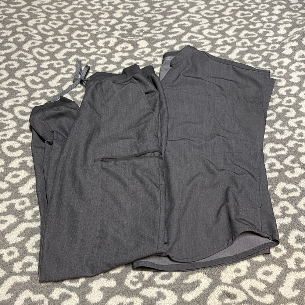 Fabletics Scrub Set